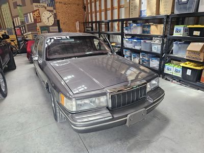 1991 Lincoln Town Car Base