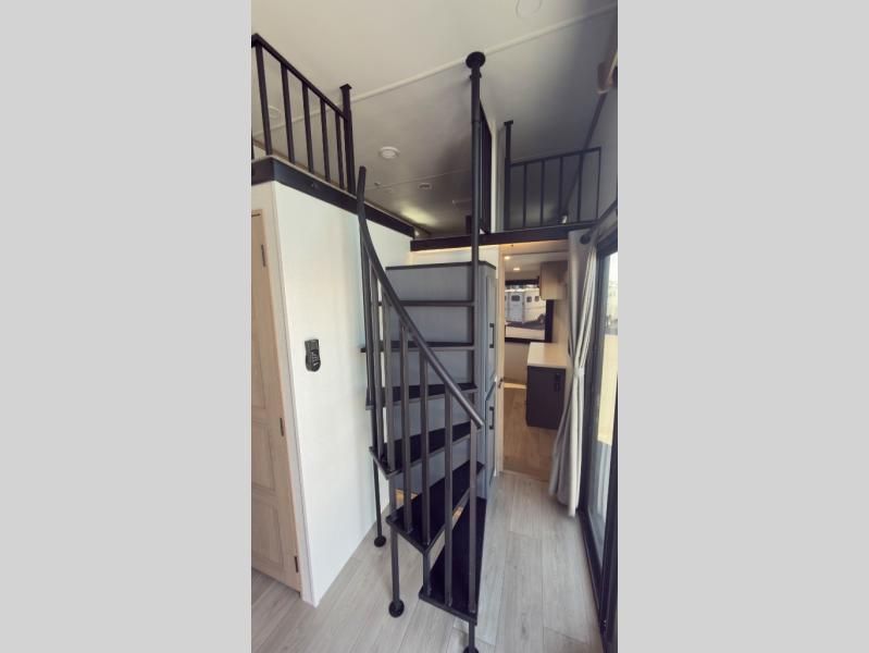 Main image 19
