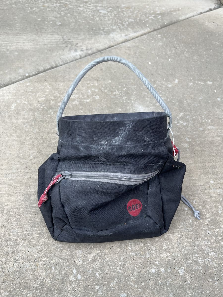 MOCo Black Climbing Chalk Bag with Drawstring Closure and Zippered Pocket