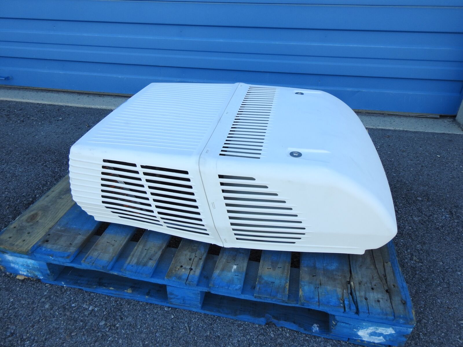 Coleman Mach 10 RV Air Conditioner 45303-0665 240V, 13500 BTU