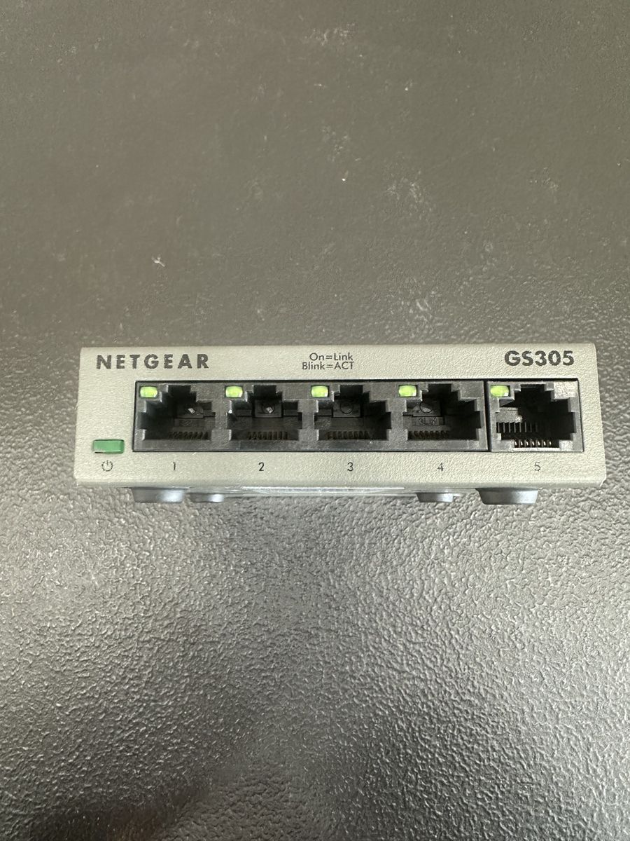Netgear 5 Port Gigabit Switch Splitter, Hub, Metal, Fanless, Plug and Play