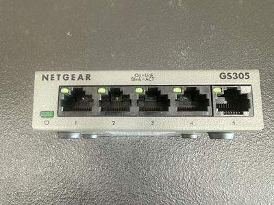 Netgear 5 Port Gigabit Switch Splitter, Hub, Metal, Fanless, Plug and Play
