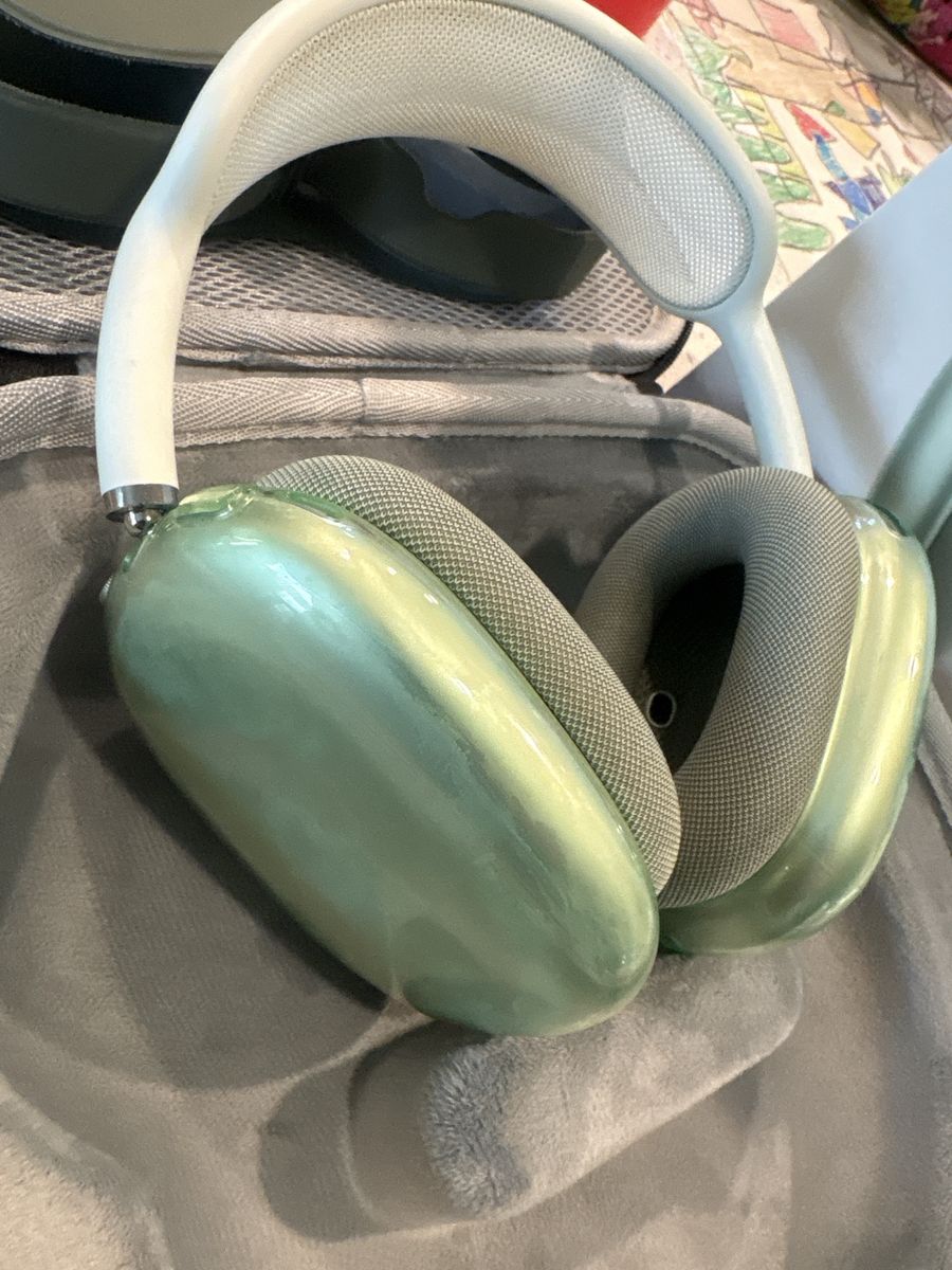 Apple AirPods Max – Green – Excellent Condition w/