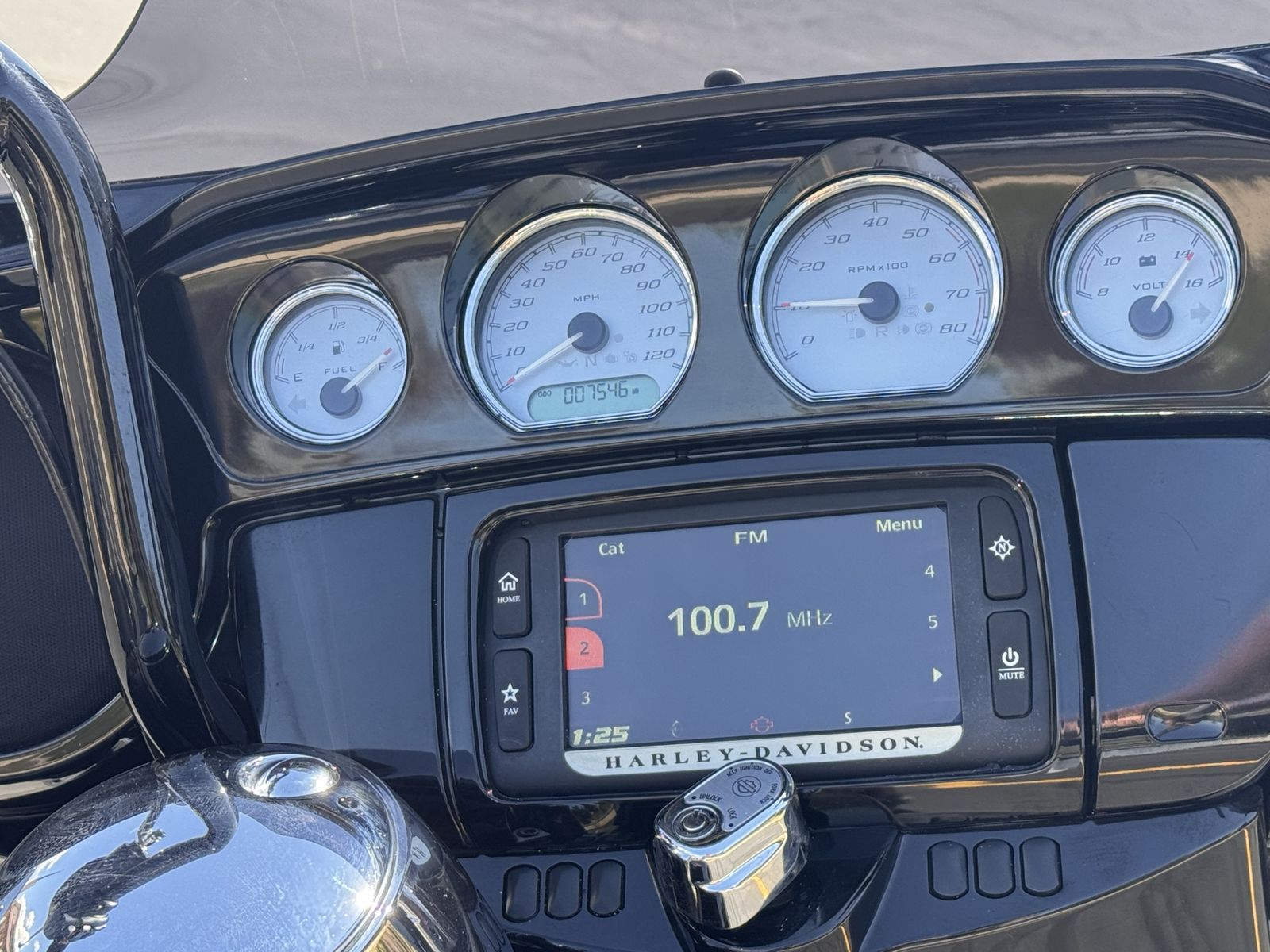 2014 Harley- Davidson street glide
