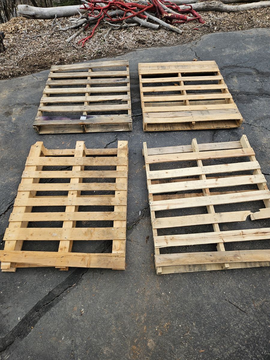 4 free pallets