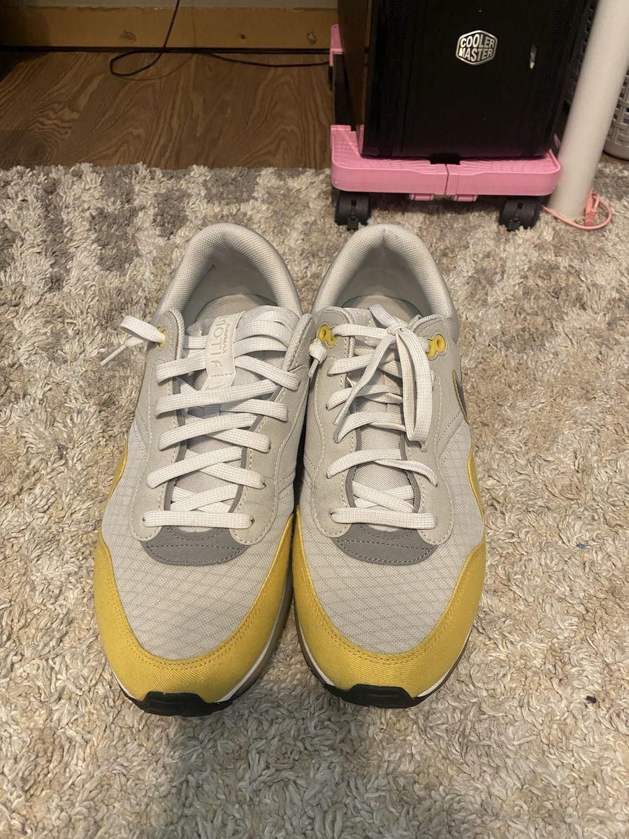 Nike Air Max Dawn Light Bone Yellow DD3697-001 Men's Size 10.5 Running & Casual Shoes