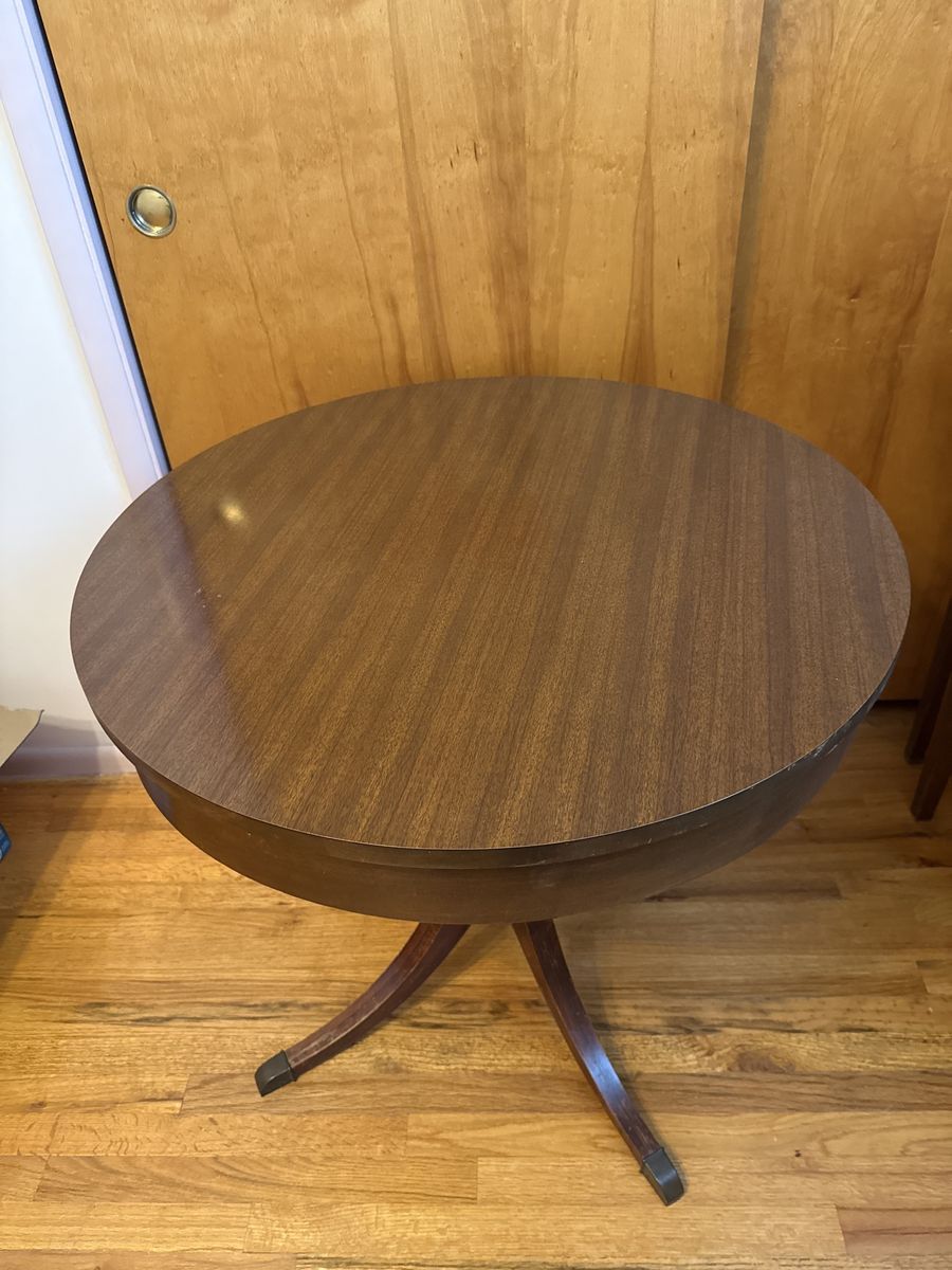 Round Wood Pedestal Accent Table - Vintage Style Side Table