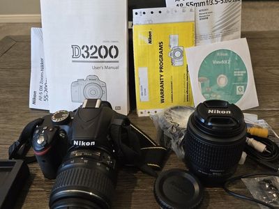 NEAR NEW - MINT Nikon D3200 DSLR Kit - 24.2MP - 2 Lenses (18-55mm & 55-200mm) + Bag