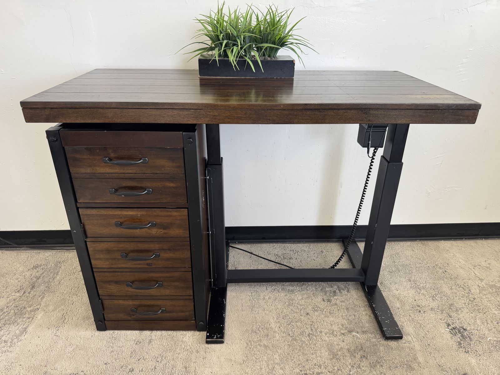 COSTCO TRESANTI ADJUSTABLE HEIGHT WOODEN DESK