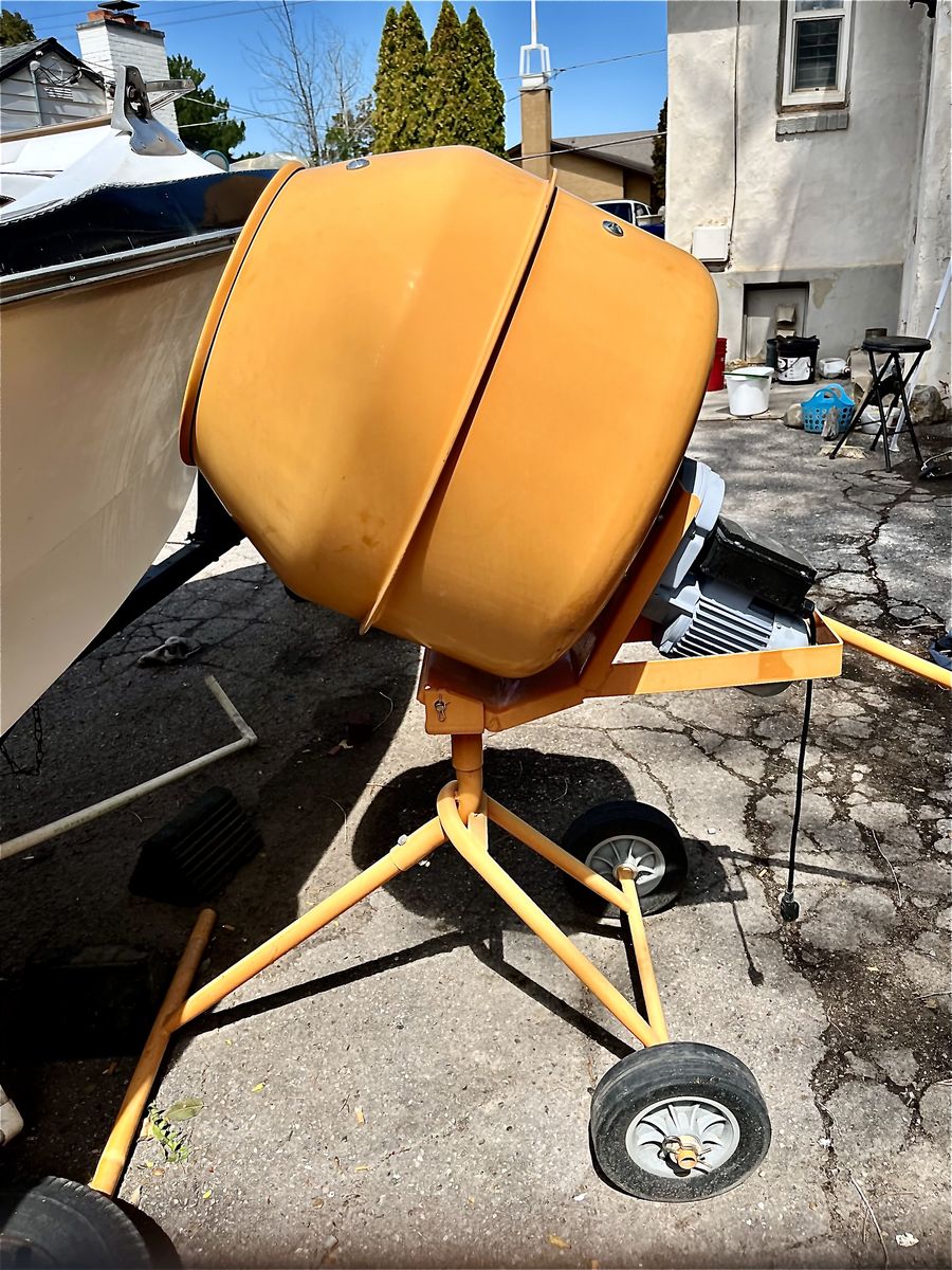 Cement/ concrete mixer