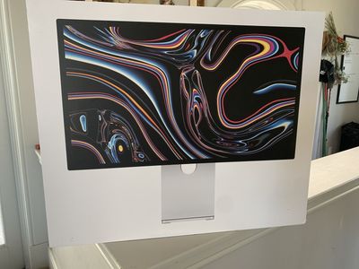 New in box Apple A2525 27-inch 5K Retina Monitor