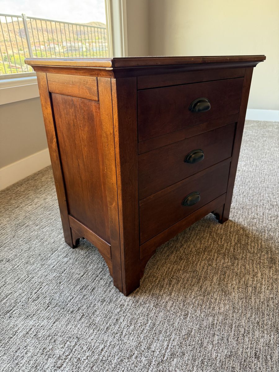 Beautiful Solid Wood Nightstand / End Table – Good Condition