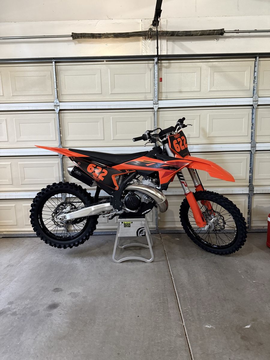 2025 KTM 300 SX Dirt Bike - 2-Stroke, Excellent Condition 12.9 hours