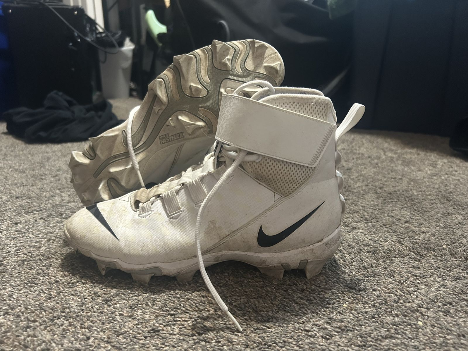 Nike force savage football cleat