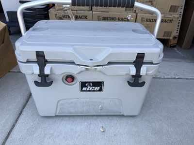 nICE 20 Quart Cooler - Like Yeti and RTIC