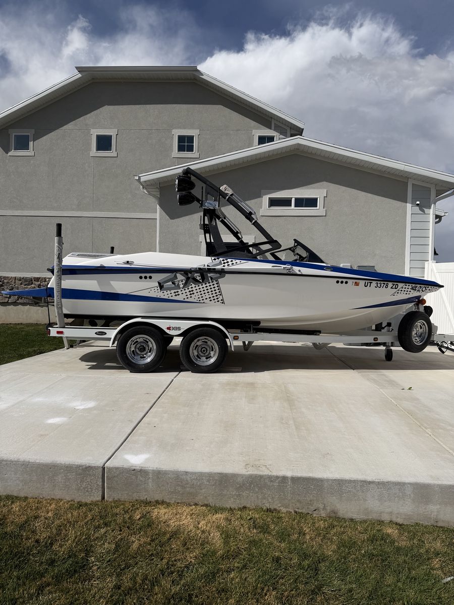2012 Axis A20 Wake Surf Boat