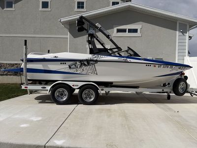 2012 Axis A20 Wake Surf Boat