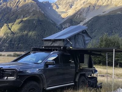 EEZI-AWN Stealth Heavy Duty Rooftop Tent