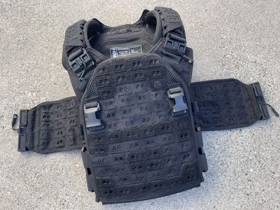 Novritsch Airsoft Plate Carrier and Shoulder Pouch