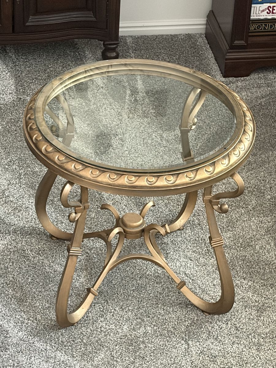 Metal and glass end / coffee table