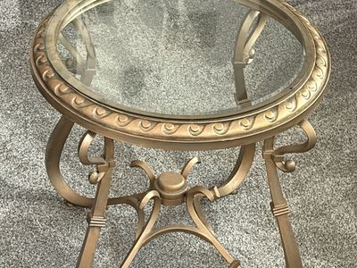 Metal and glass end / coffee table