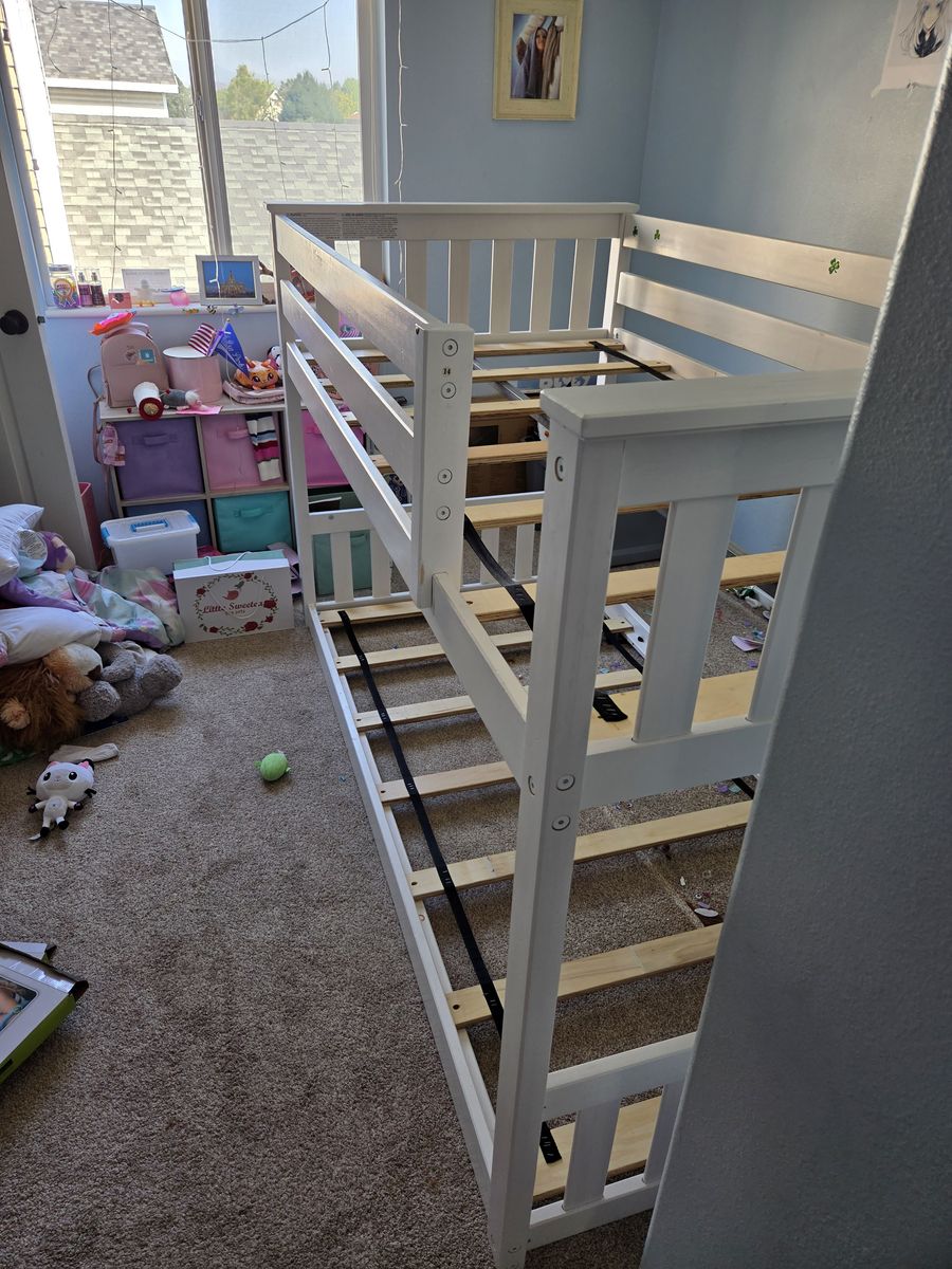 Max and Lily Low Bunk Bed - Twin size - White