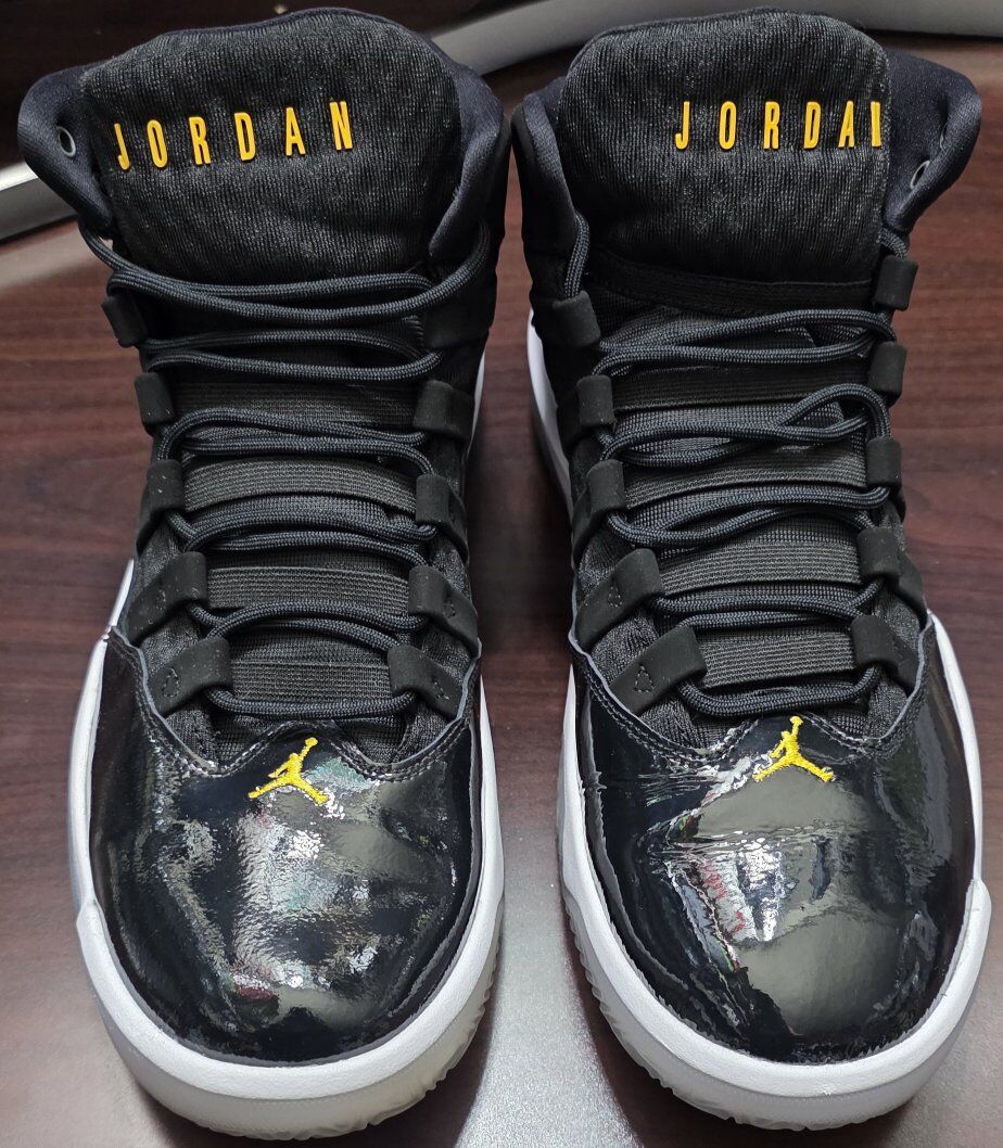 Jordan Max Aura Black Gold Size 11
Black Gold