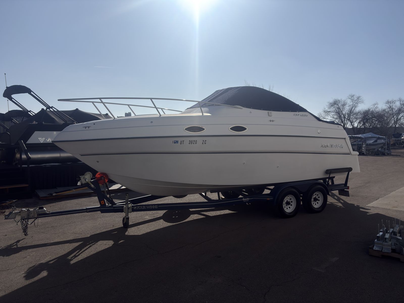 1999 Four Winns 238 Vista