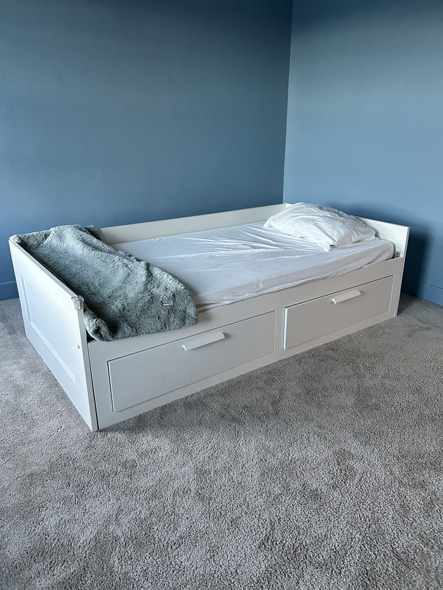 IKEA Brimnes Daybed frame with 2 drawers, white, twin