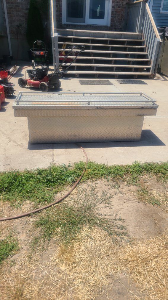 Diamond Plate Aluminum Truck Bed Tool Box with Top Rack Storage