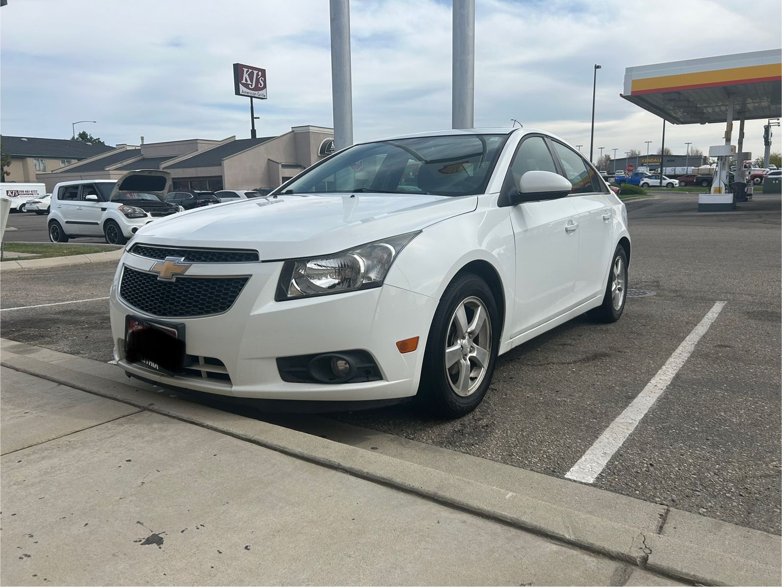 93,000 Miles. Second owner. 2013 Chevy Cruze. 6 SPEED MANUAL