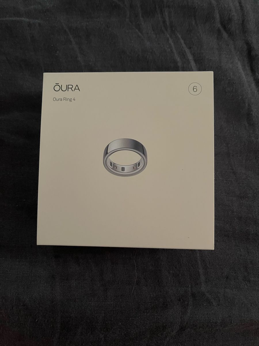 Oura Ring Gen 4 Silver Size 6 Smart Ring Fitness Tracker with Charger & Covers NEW