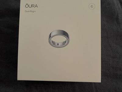 Oura Ring Gen 4 Silver Size 6 Smart Ring Fitness Tracker with Charger & Covers NEW
