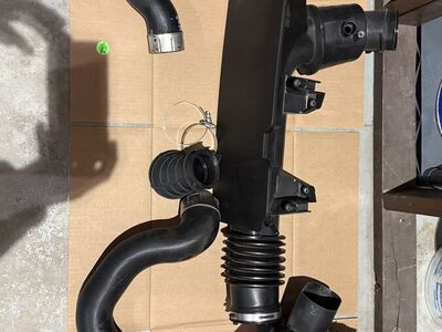 Gmc Canyon 2025 Stock Air intake and Exhaust