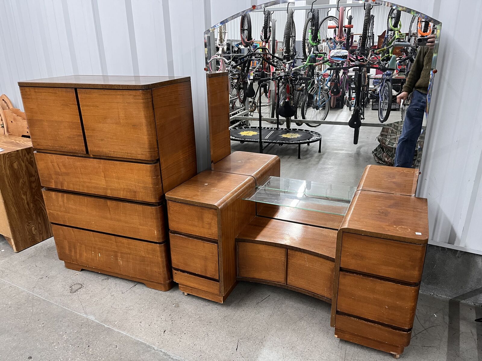 Antique art deco bedroom bureau vanity set