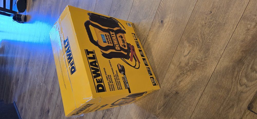 dewalt 2000 peak amp jump starter DXAEPS14