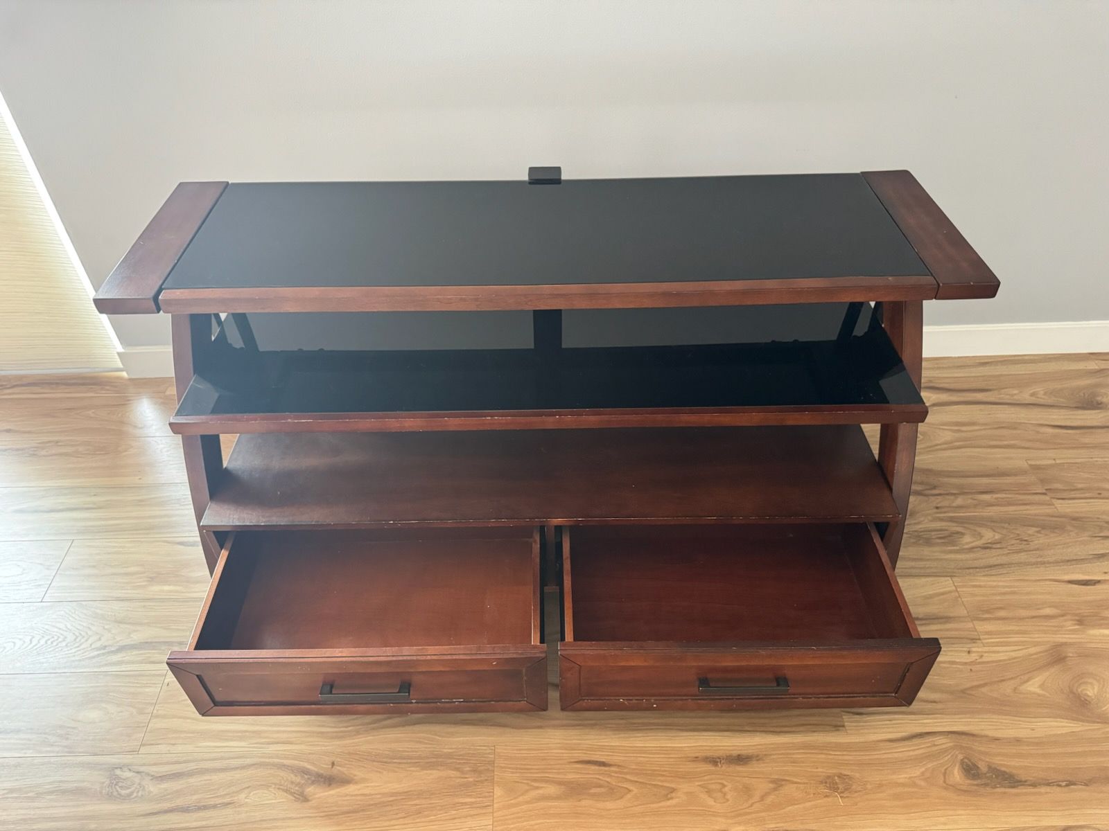 Main image 3