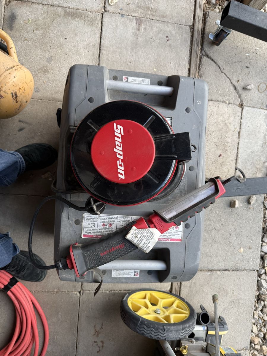 Snap on retractable light 850 lumen