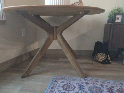 Stylish Round Wooden Dining Table - Modern Design