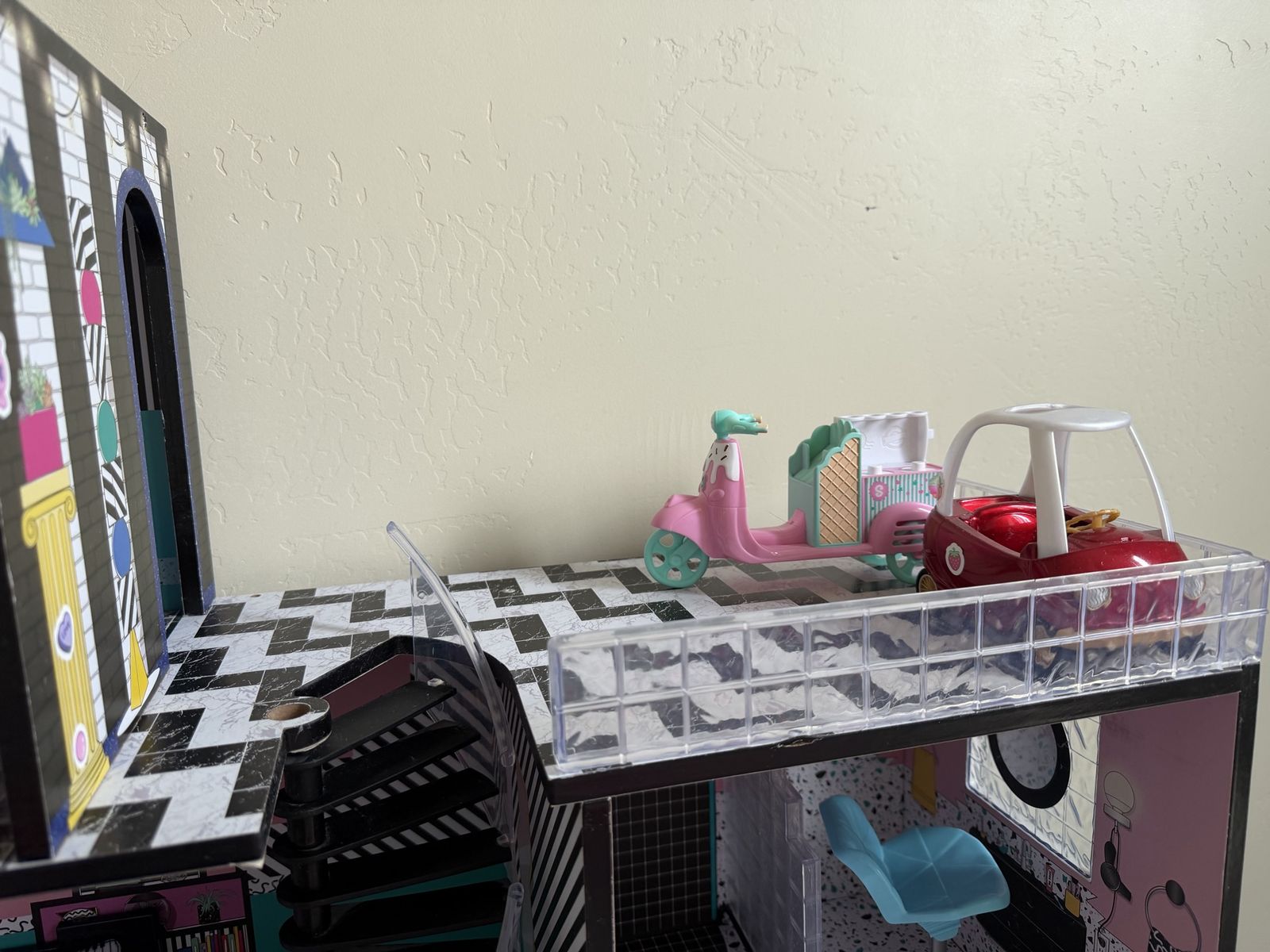 Main image 7