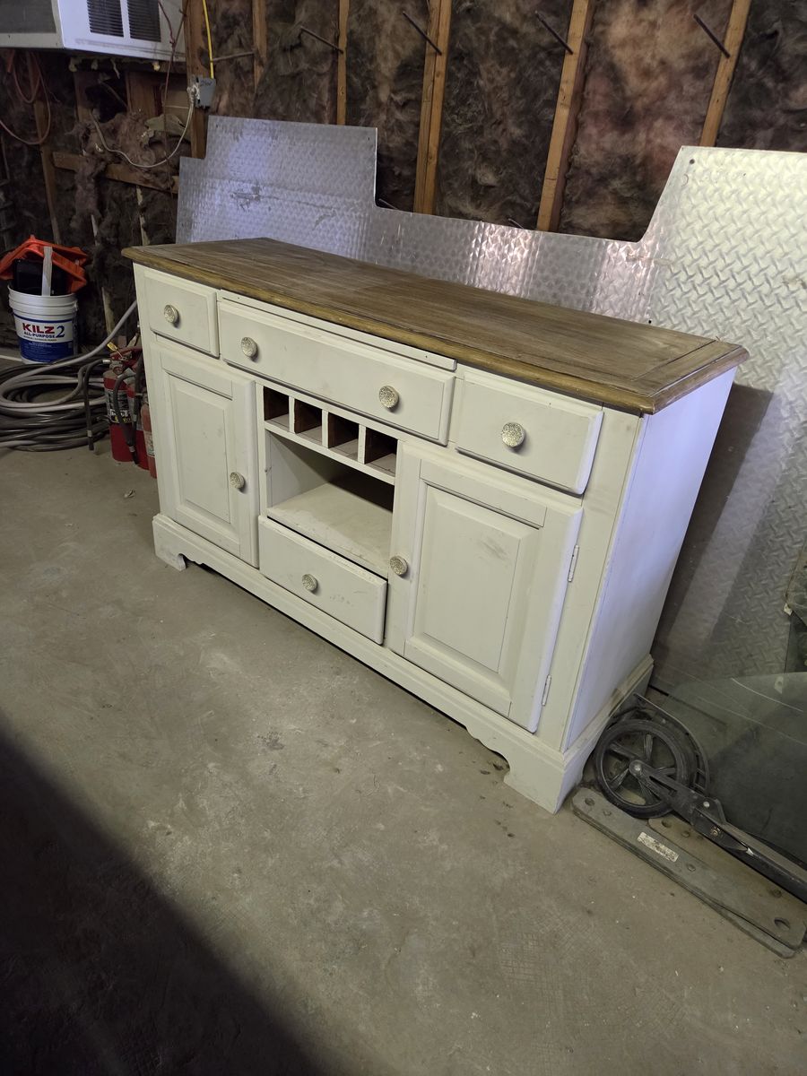 Entertainment center