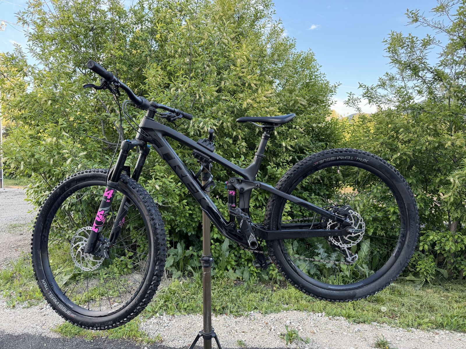 Trek Fuel EX 9.7 Carbon (Gen 3) – Medium Frame - Excellent Condition
