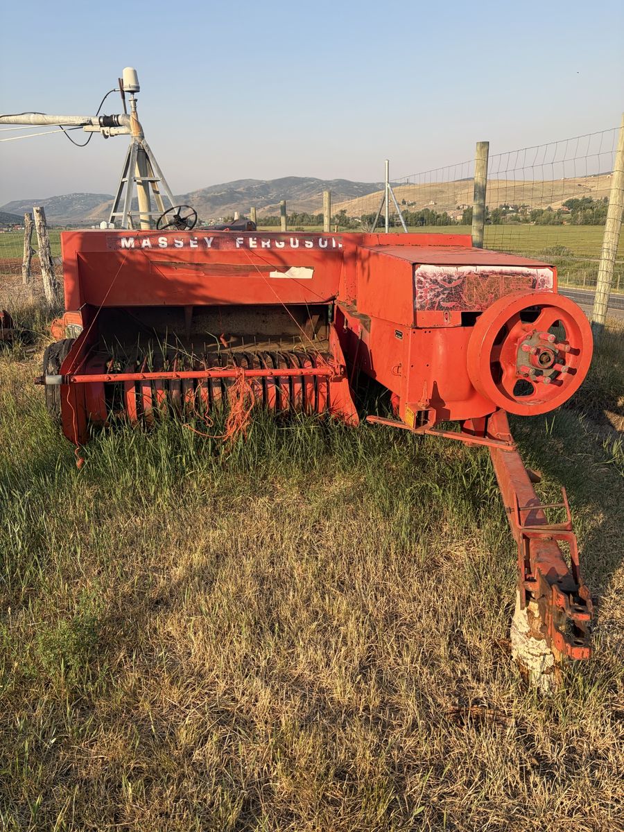 MF124 parts baler