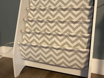 Children’s book rack
