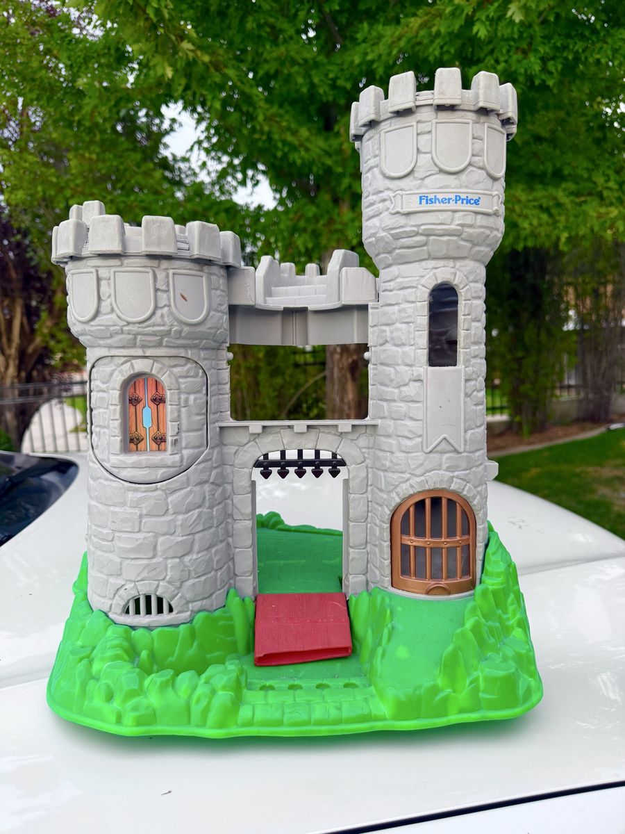 Vintage 1994 Fisher Price Great Adventures Castle!