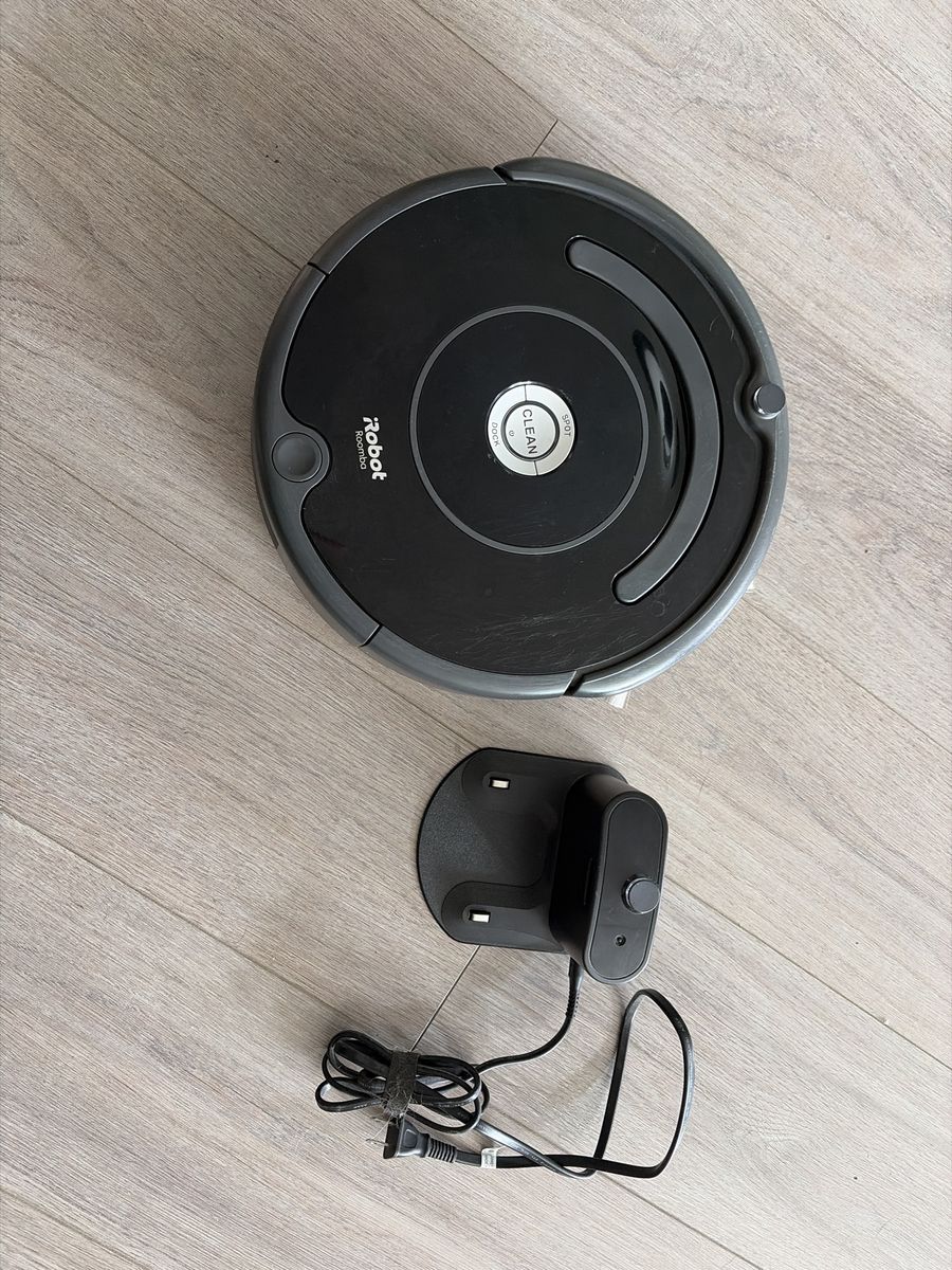 iRobot Roomba 675 Robot Vacuum Cleaner with Charging Dock