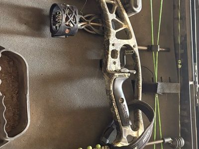 Hoyt Charger Compound Bow with Hard Case, Sight, Stabilizer, & Accessories