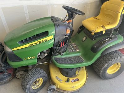 John Deere LA135 42” Riding Lawn Mower