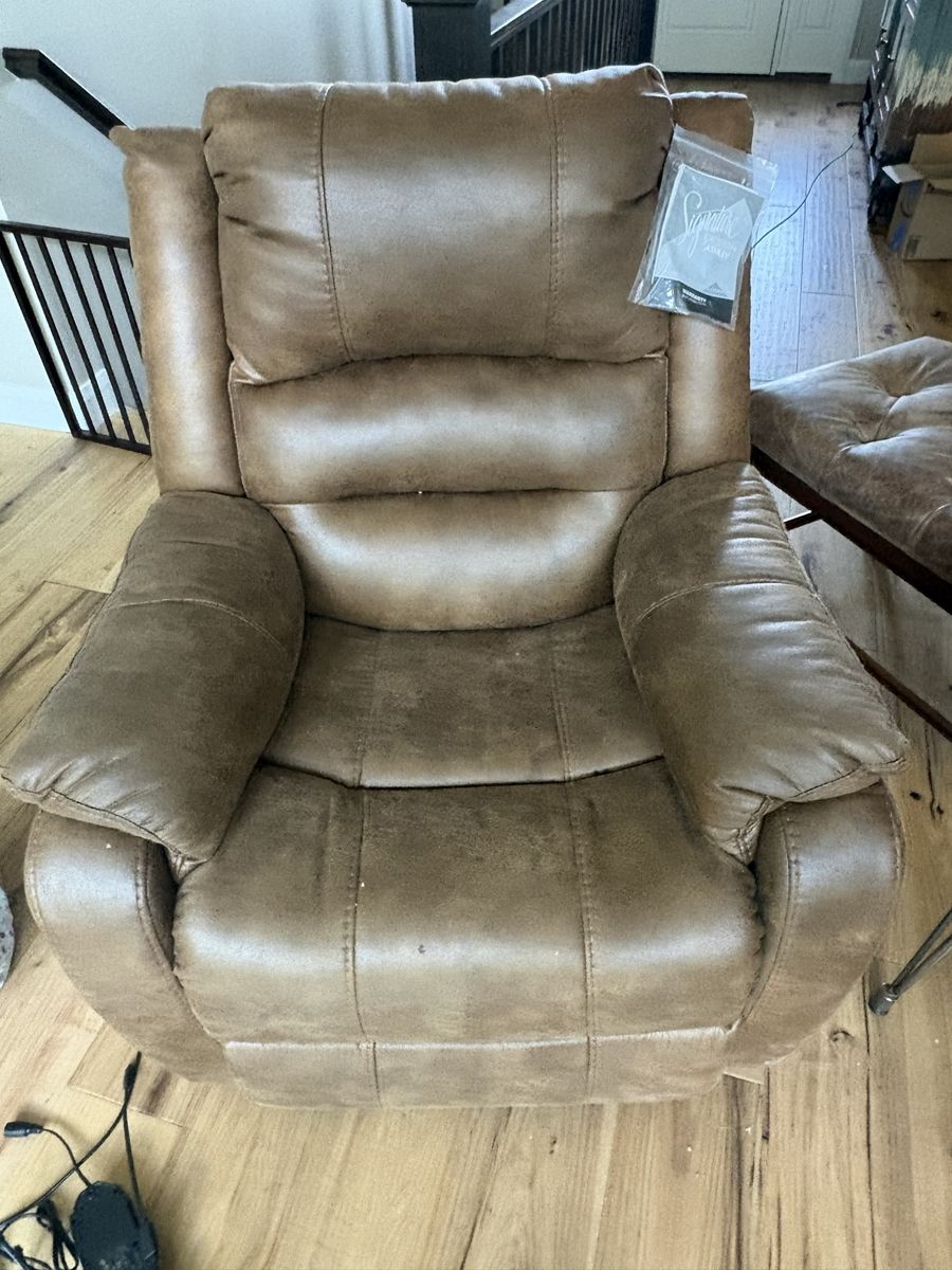 Signature Design by Ashley Brown Power Recliner with Remote