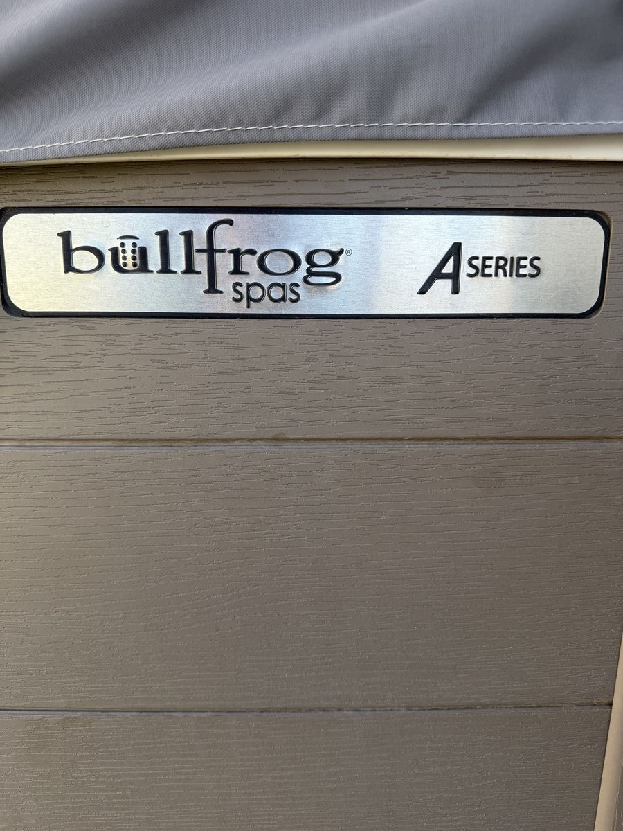 2023 Bullfrog A-Series Hot Tub – Premium JetPak Spa – Excellent Condition